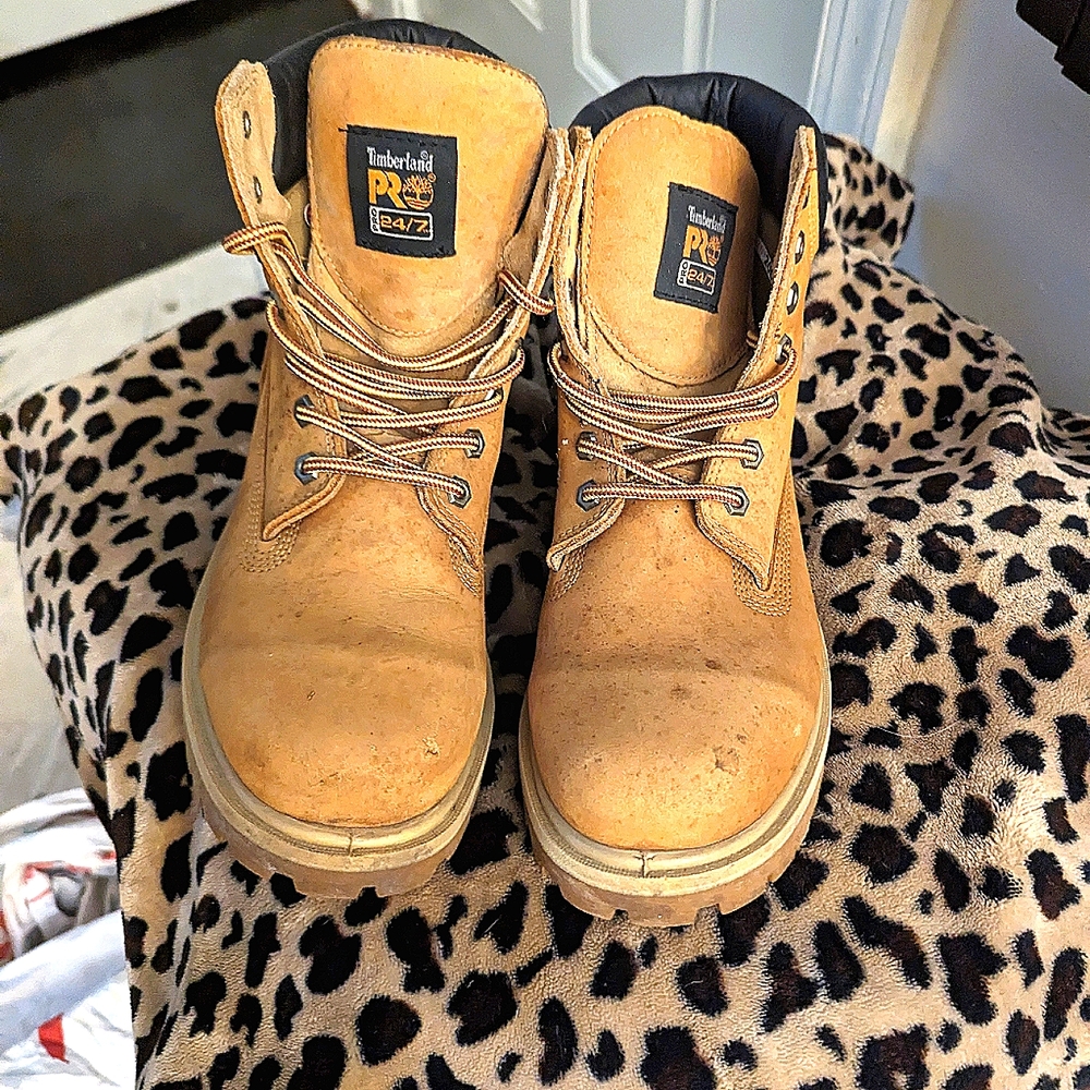 Timberland Boots size  8.5 men's Christine liked the men boot